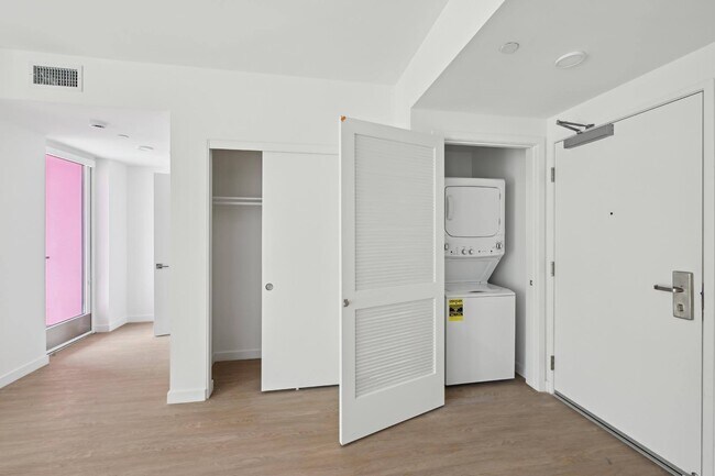 Foto del edificio - 2599 Alsace