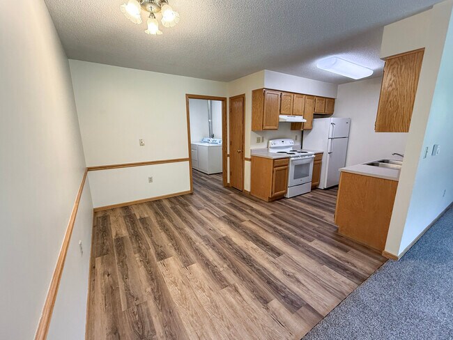 Foto del edificio - 345 Twin Oak Dr