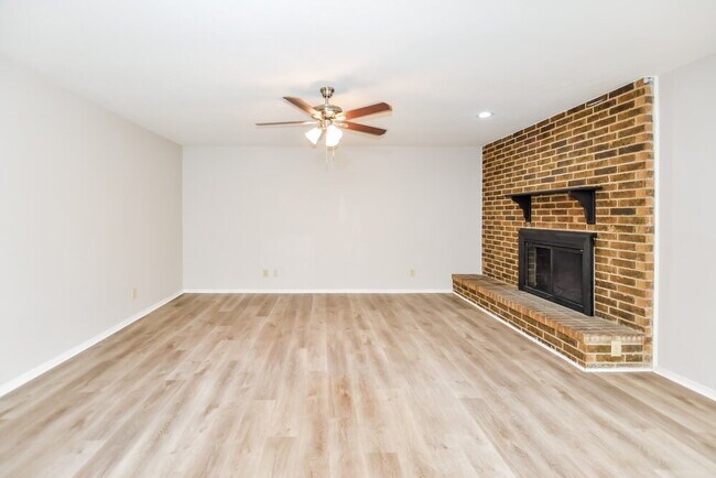 Building Photo - 2942 San Diego Dr