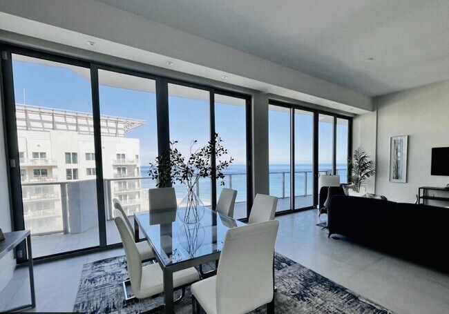 Building Photo - 3100 N Ocean Dr