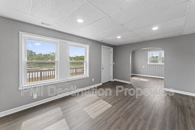 Building Photo - 9720 Lexington Ave
