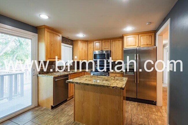 Building Photo - 10337 S 420 E