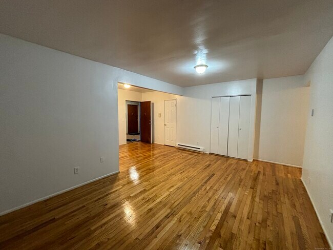 Foto del edificio - 12 N Taylor Ave