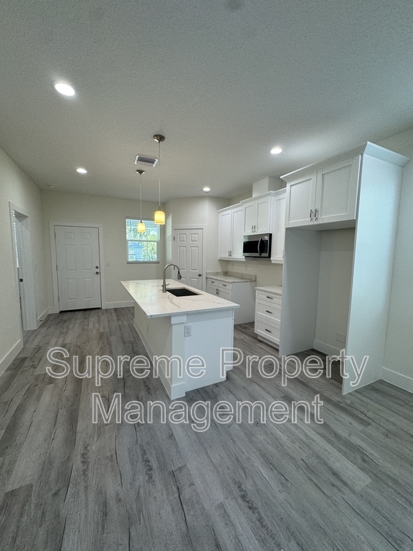 Building Photo - 7010 Madison Ave