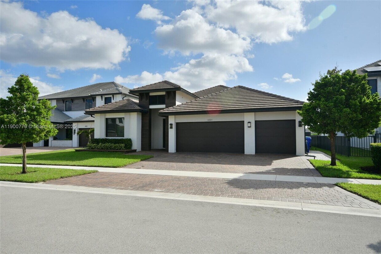 Foto principal - 4221 SW 178th Ave