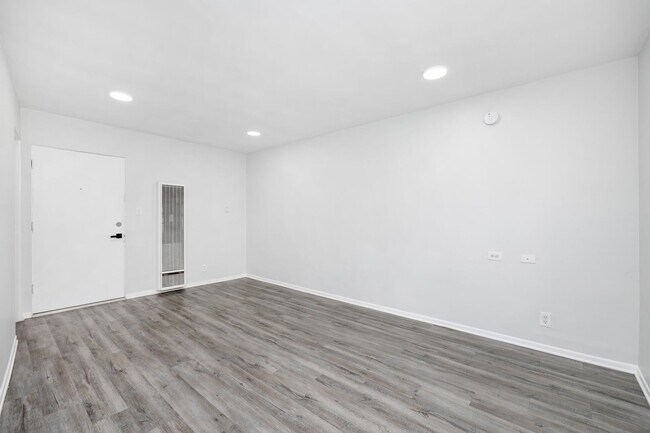 Interior Photo - 1253 Havenhurst Drive