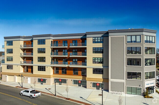 Alternar - The View at Long Branch