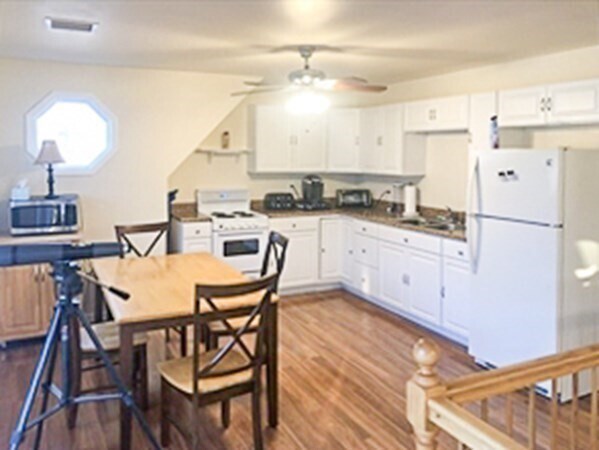 Building Photo - 116 Seaview Dr