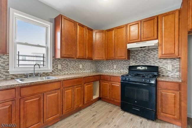 Building Photo - 87 Columbia Ave