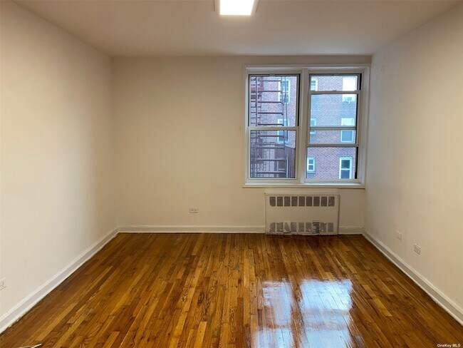 Foto del edificio - 62-59 108th St