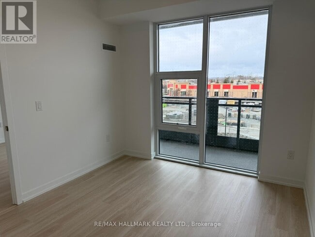 Photo du bâtiment - 9751 Markham Rd