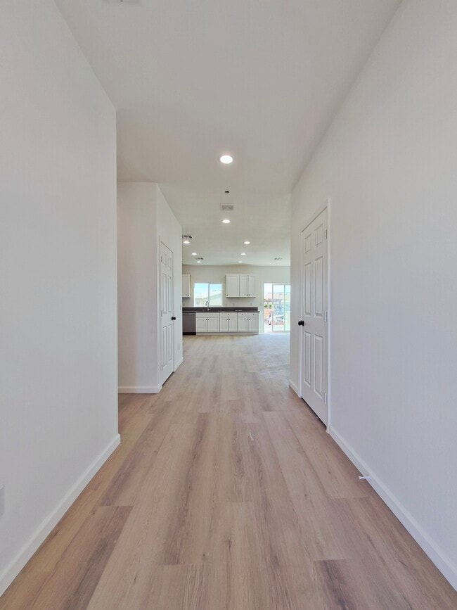 Building Photo - 9840 Mesquite Ave