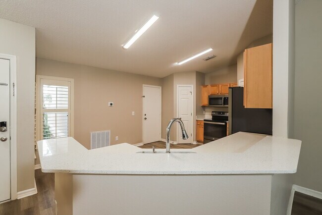 Building Photo - 912 Stallion Way