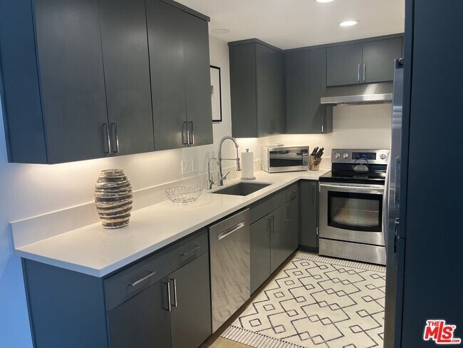 Foto del edificio - 723 Palisades Beach Rd