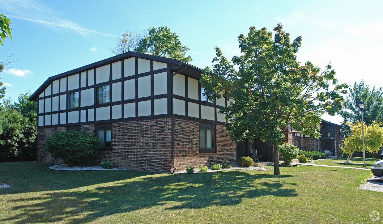 Primary Photo - 1533 Green Bay Rd