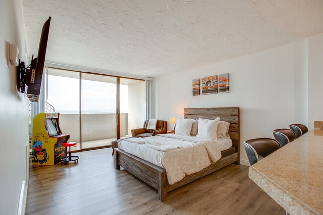 Building Photo - 1020 15th St