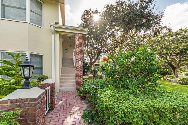 Building Photo - 133 E Park Shores Cir