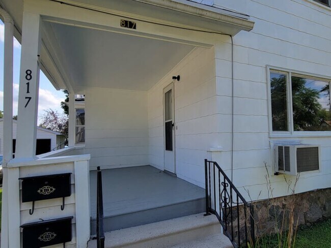 Building Photo - 817 W. Spencer ST