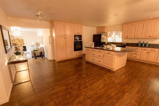 Foto del edificio - 4364 Mowry Ave