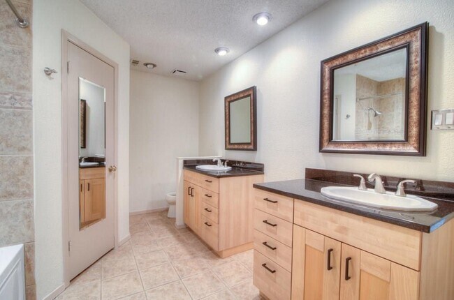 Building Photo - 5304 Wolf Run