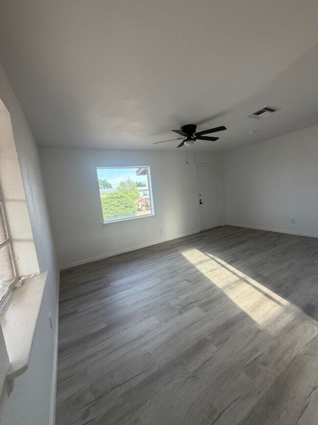 Foto del edificio - 9523 Charleston St