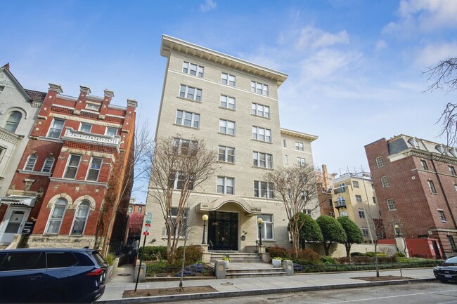 1BR/1BA w/ Private Patio in DuPont Circle! Location, Location, Location! - 1BR/1BA w/ Private Patio in DuPont Circle! Location, Location, Location! House