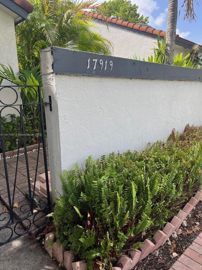 Foto del edificio - 17919 NW 66th Ct