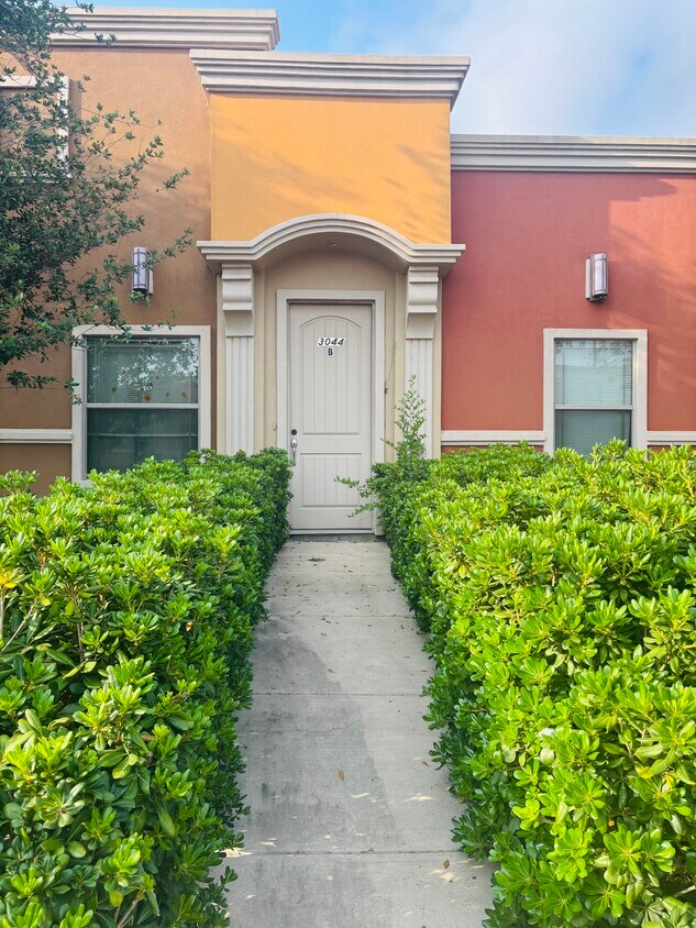 Foto principal - 3044 Regal Dr