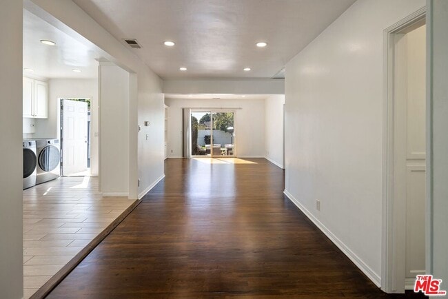 Foto del edificio - 6446 W 85th St