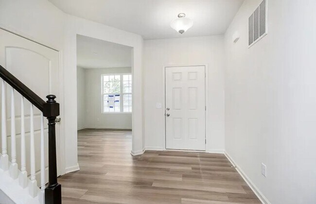 Building Photo - Come home to this newly built 3 bedroom!
