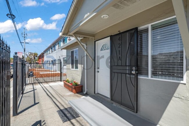 Building Photo - Unit A
