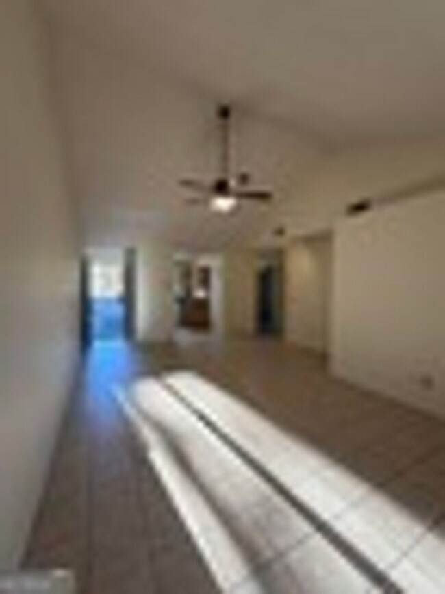 Foto del edificio - 444 Admiral's Walk Dr