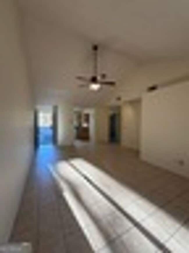 Building Photo - 444 Admiral's Walk Dr