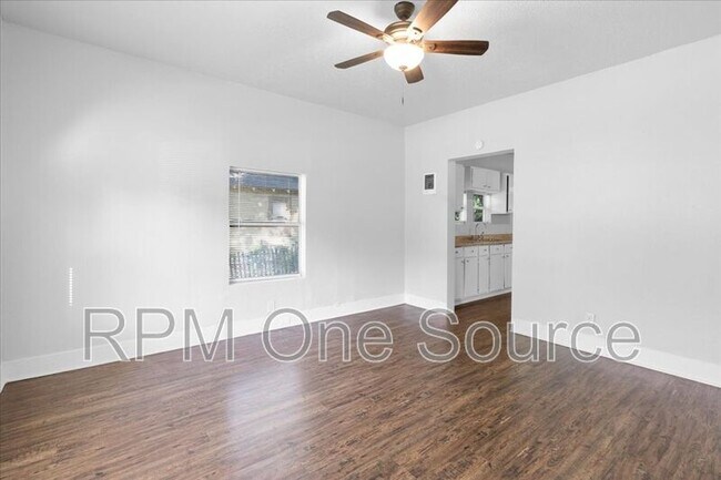 Building Photo - 3238 Spring Ave