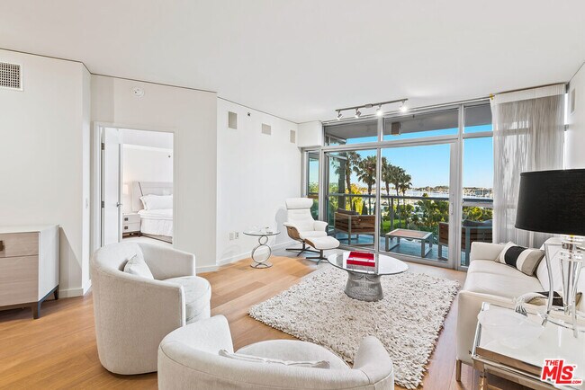 Foto del edificio - 13650 Marina Pointe Dr