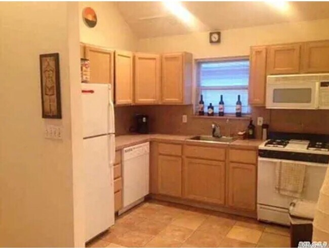 Foto del edificio - 457 Monroe Blvd