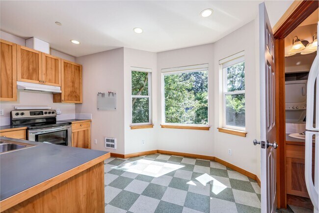 Foto del edificio - August Rent 50% Off  - Courtyards Condominium unit in Town