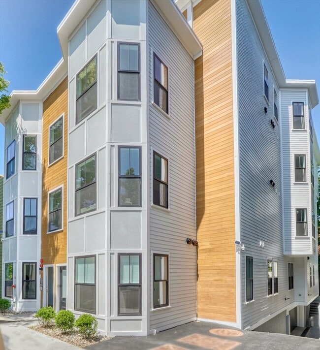 Building Photo - 214 Havre St