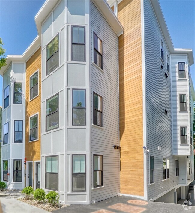 Building Photo - 214 Havre St