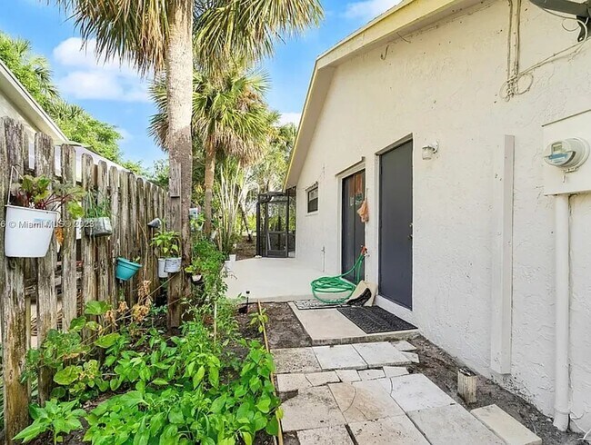 Foto del edificio - 9883 Liberty Ct