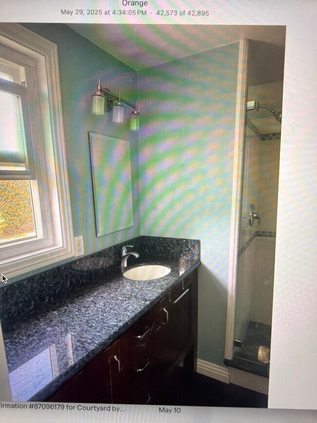 Foto del edificio - 1403 E Chalynn Ave