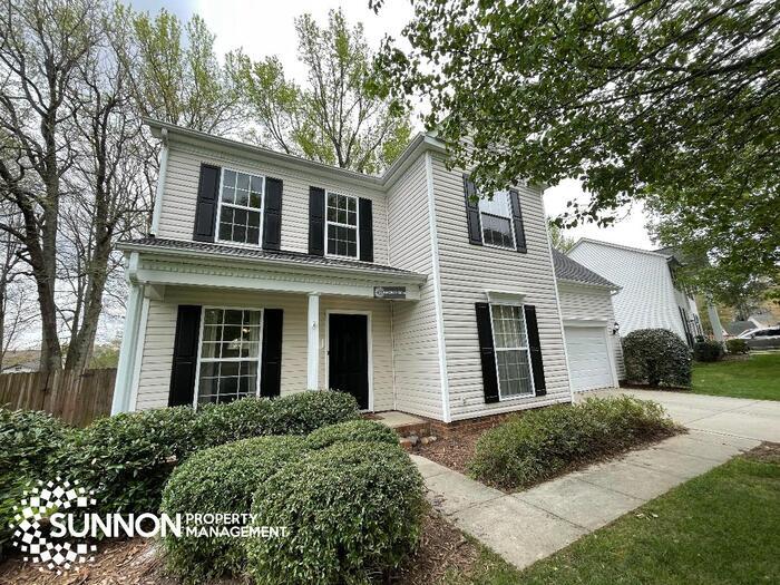 Foto principal - 4 Bed 2.5 Bath House with Great Yard