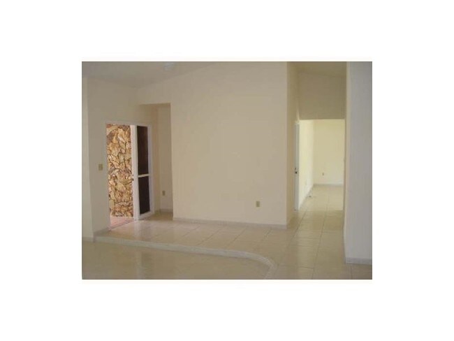 Building Photo - 9525 SW 118th Ct