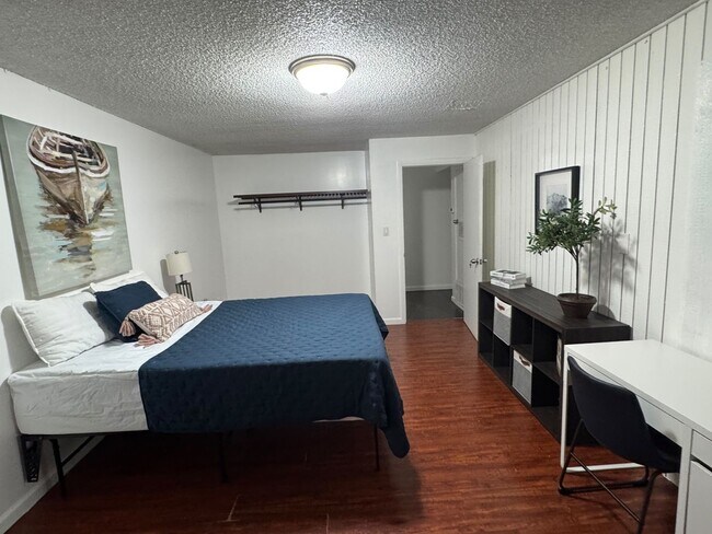 Building Photo - 68 E 200 S