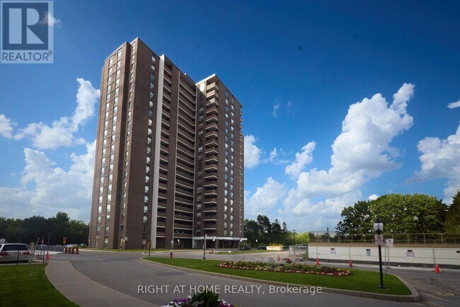 Photo du bâtiment - 1535 Lakeshore Rd E