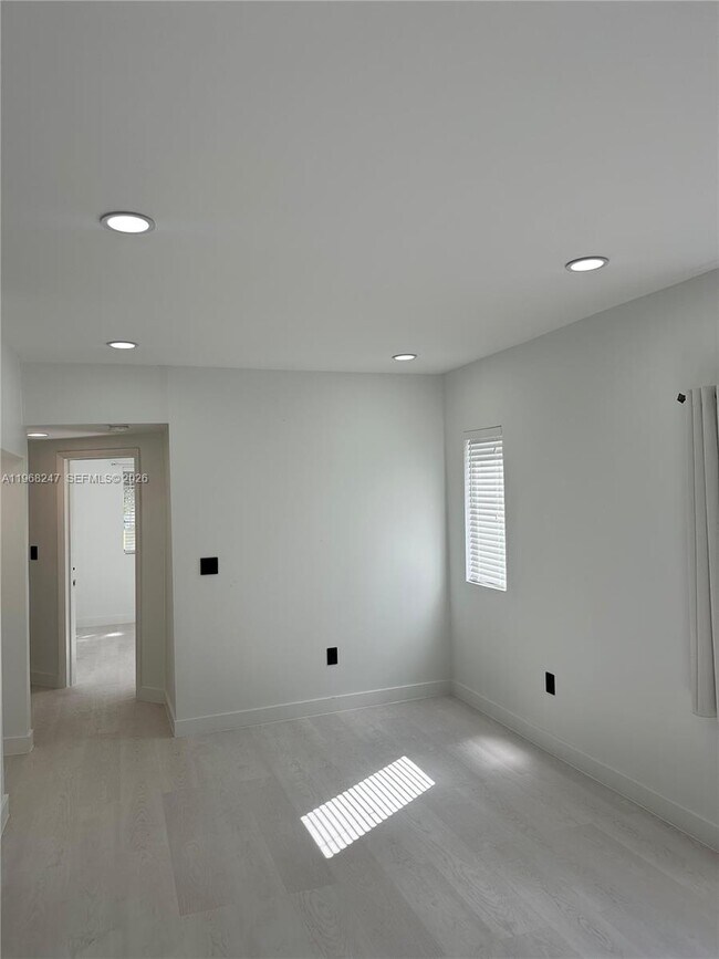 Foto del edificio - 109 NW 6th Ave