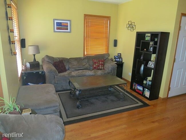 Building Photo - 2 br, 2 bath  - 1966 W Diversey Pkwy Apt 2