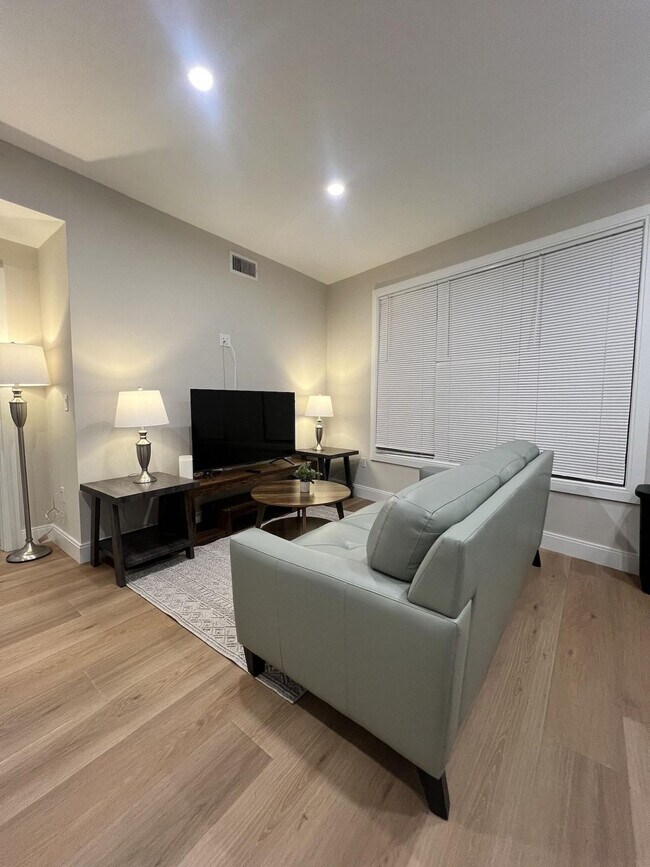 Building Photo - 394 McGrath Hwy