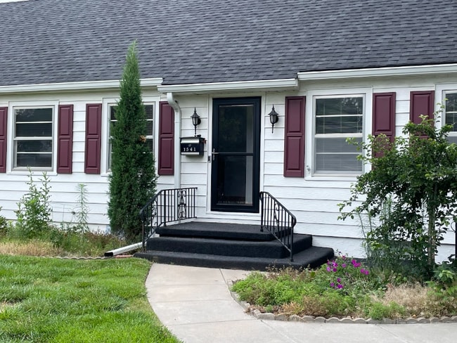 Building Photo - 1541 N Pleasant View