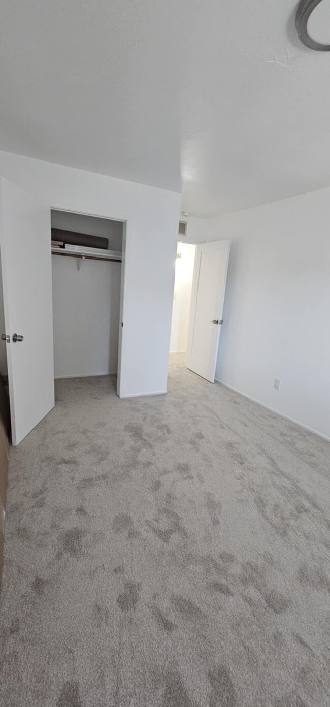 Building Photo - Mission Bart Apartments - Newly Renovated